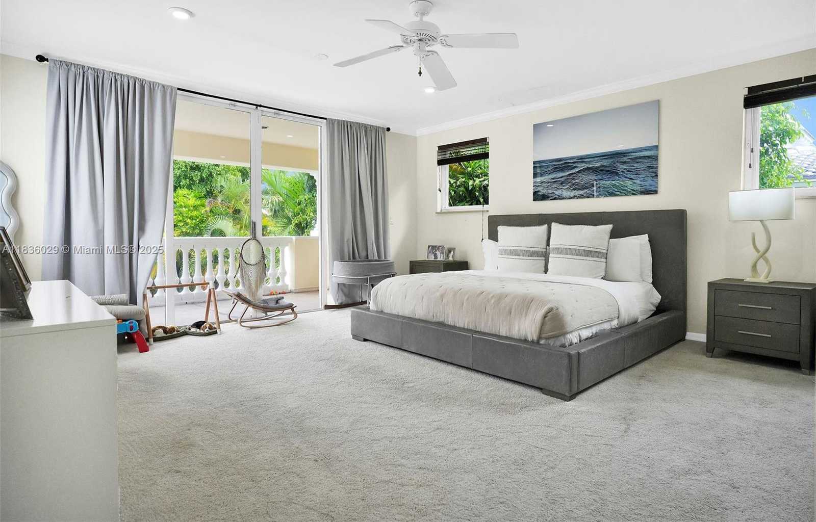 Small Image of 5555 LA GORCE DR, Miami Beach Number 14