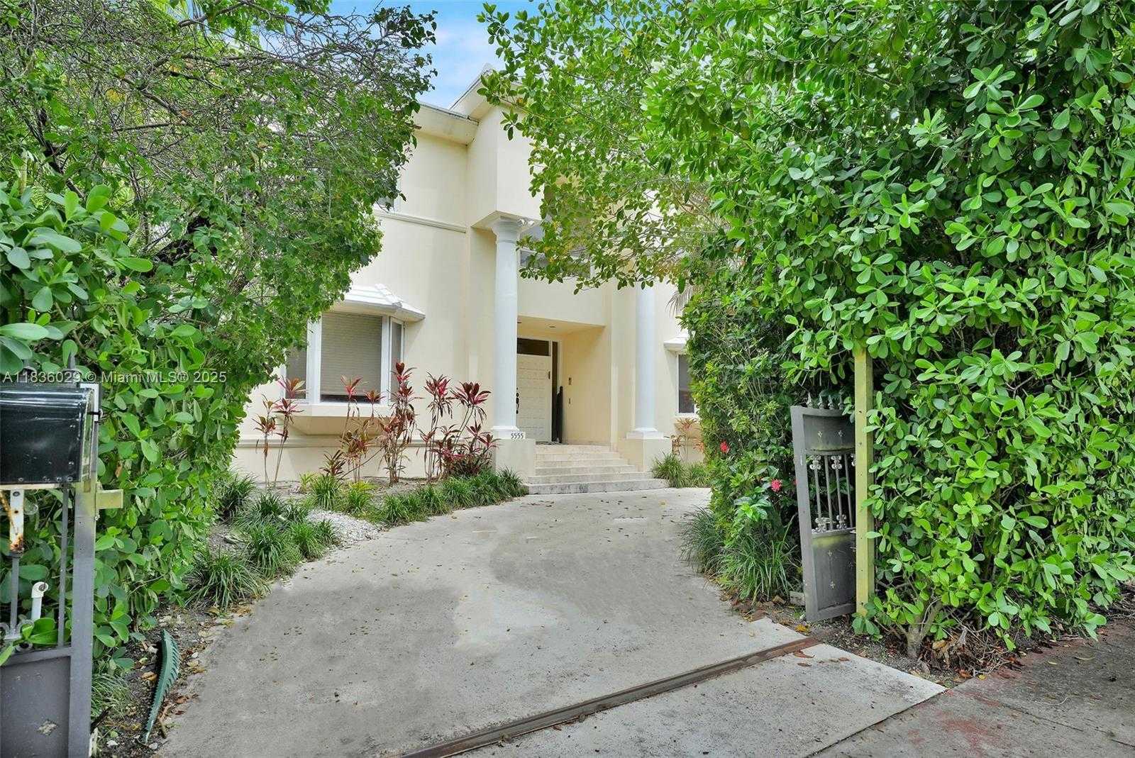 Small Image of 5555 LA GORCE DR, Miami Beach Number 2