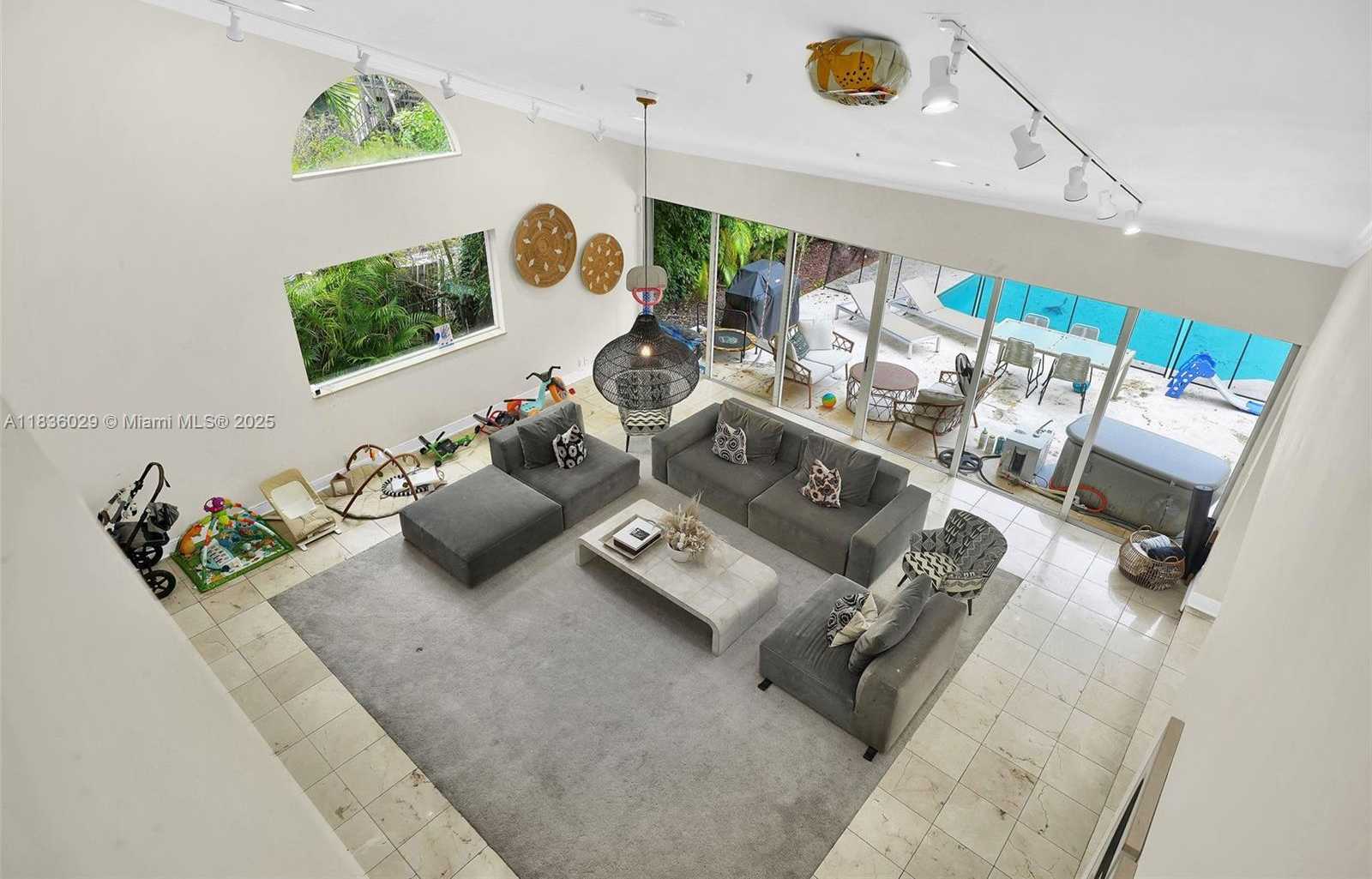 Small Image of 5555 LA GORCE DR, Miami Beach Number 22