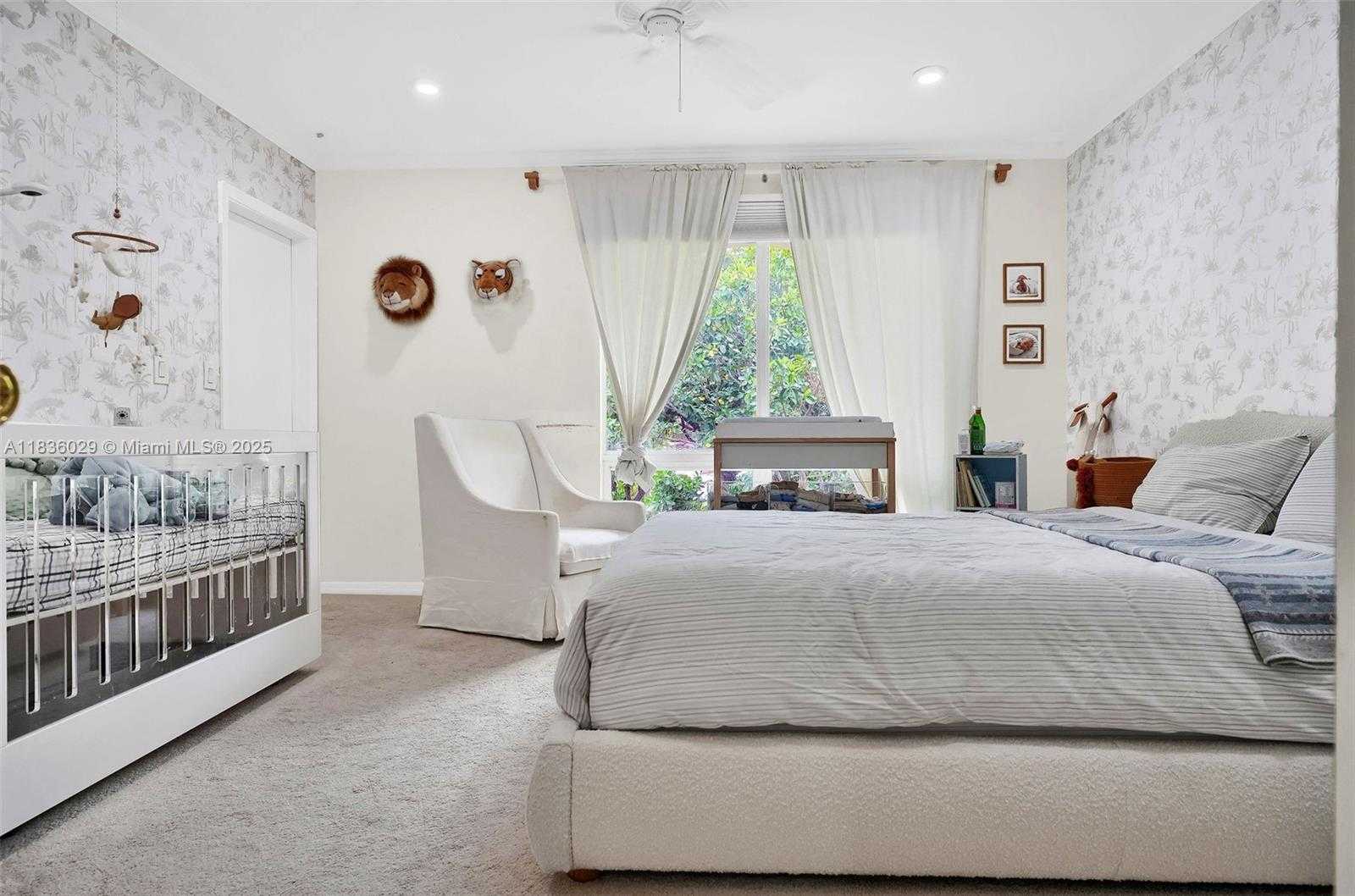 Small Image of 5555 LA GORCE DR, Miami Beach Number 23