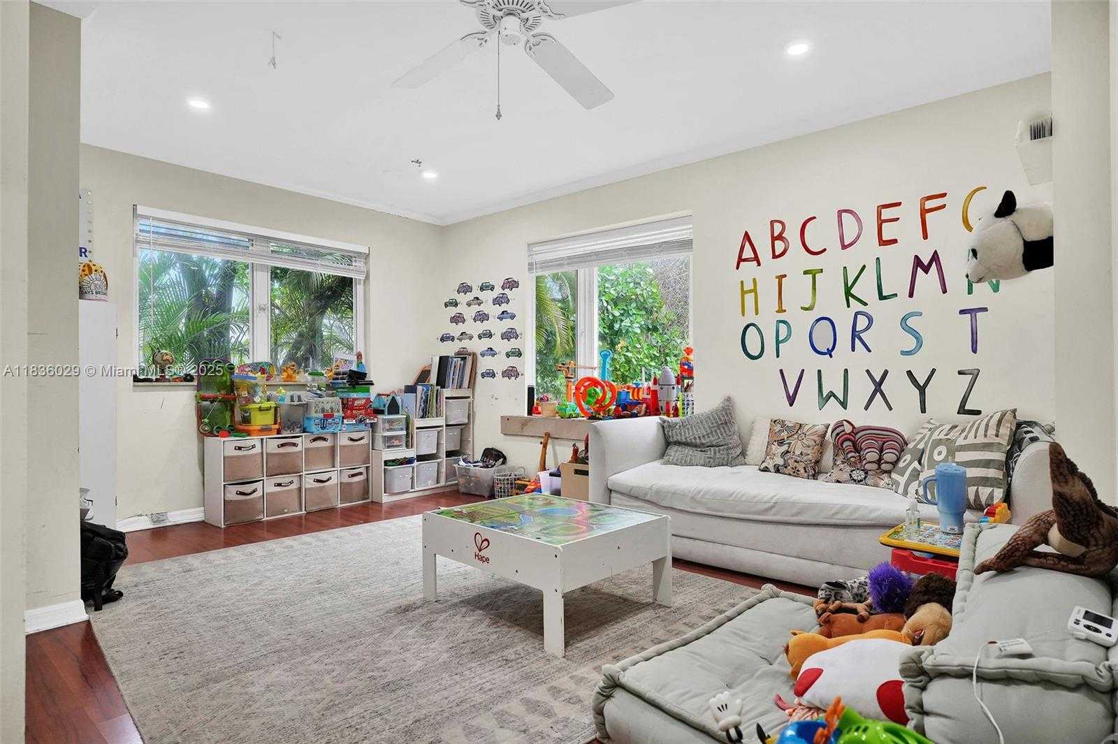 Small Image of 5555 LA GORCE DR, Miami Beach Number 29