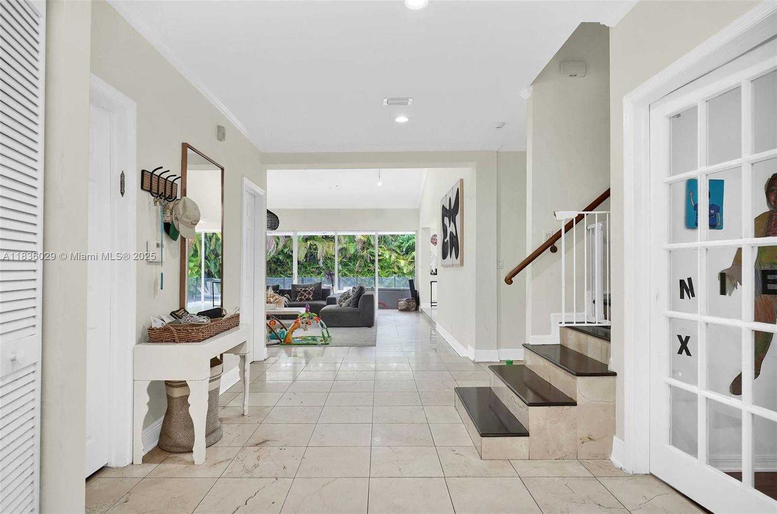 Small Image of 5555 LA GORCE DR, Miami Beach Number 3