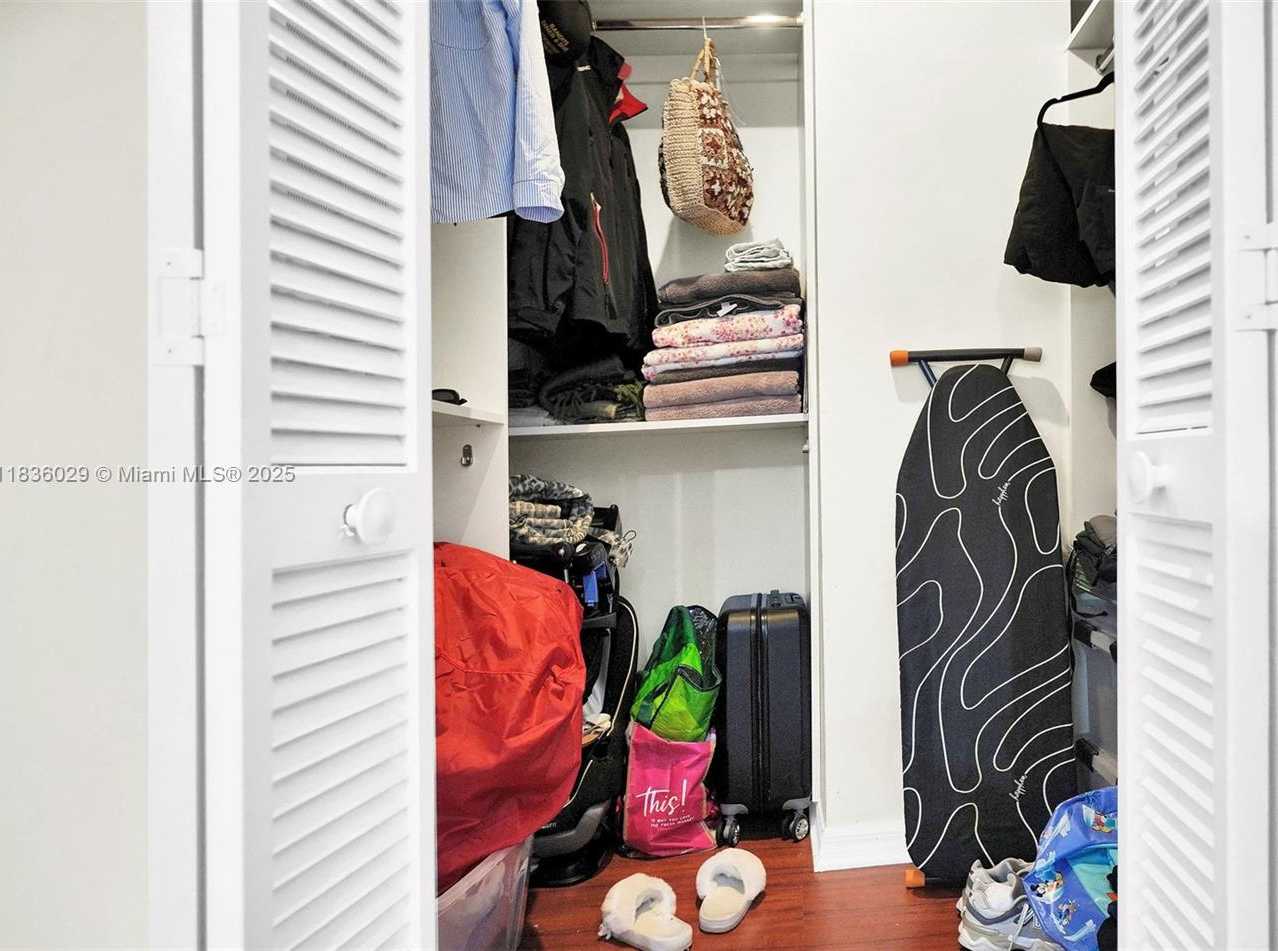 Small Image of 5555 LA GORCE DR, Miami Beach Number 31