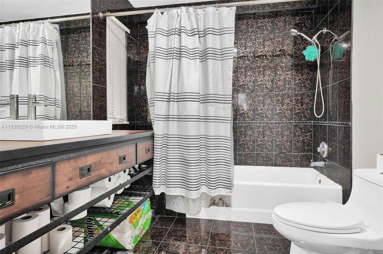 Small Image of 5555 LA GORCE DR, Miami Beach Number 32