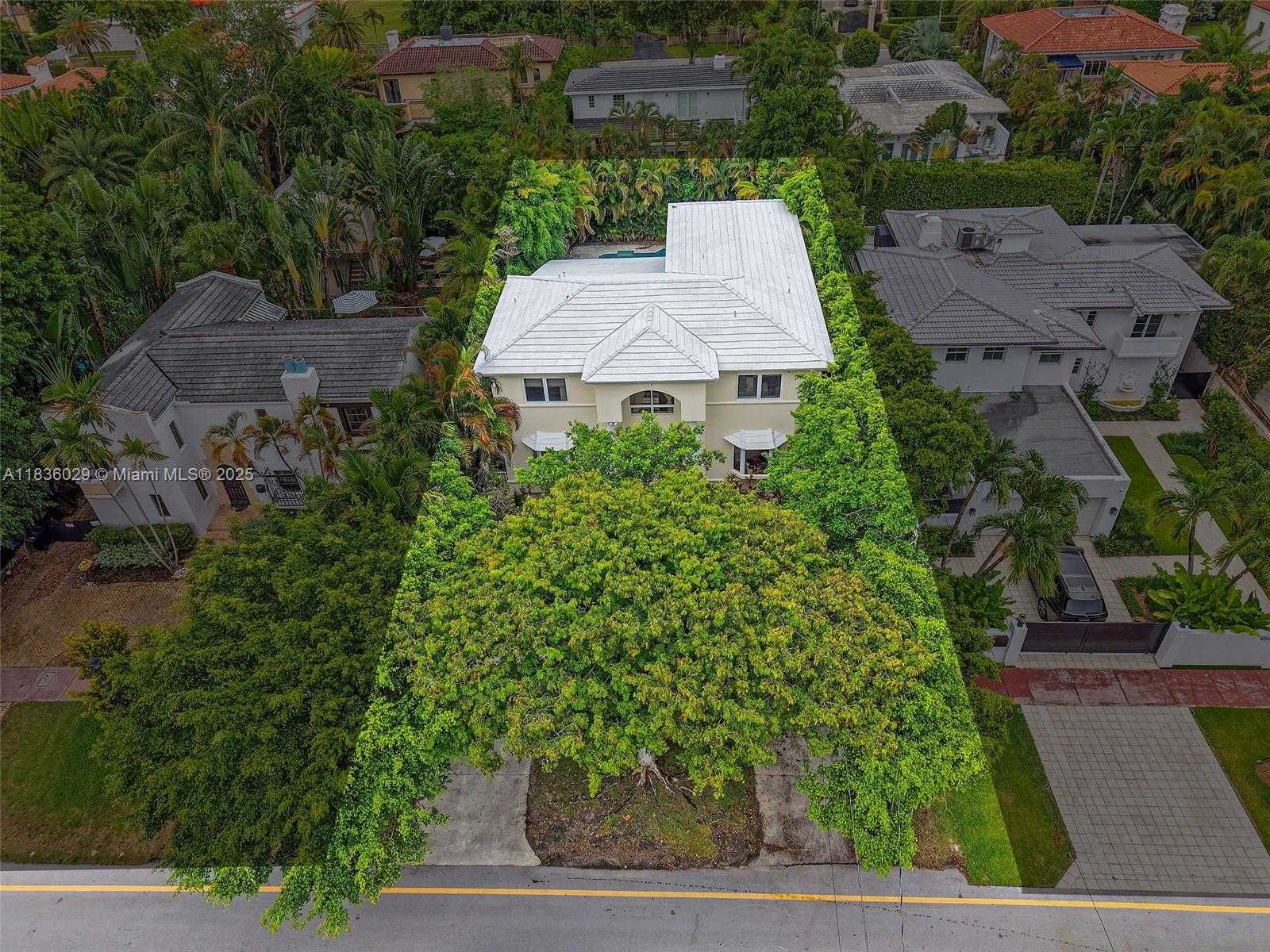 Small Image of 5555 LA GORCE DR, Miami Beach Number 34