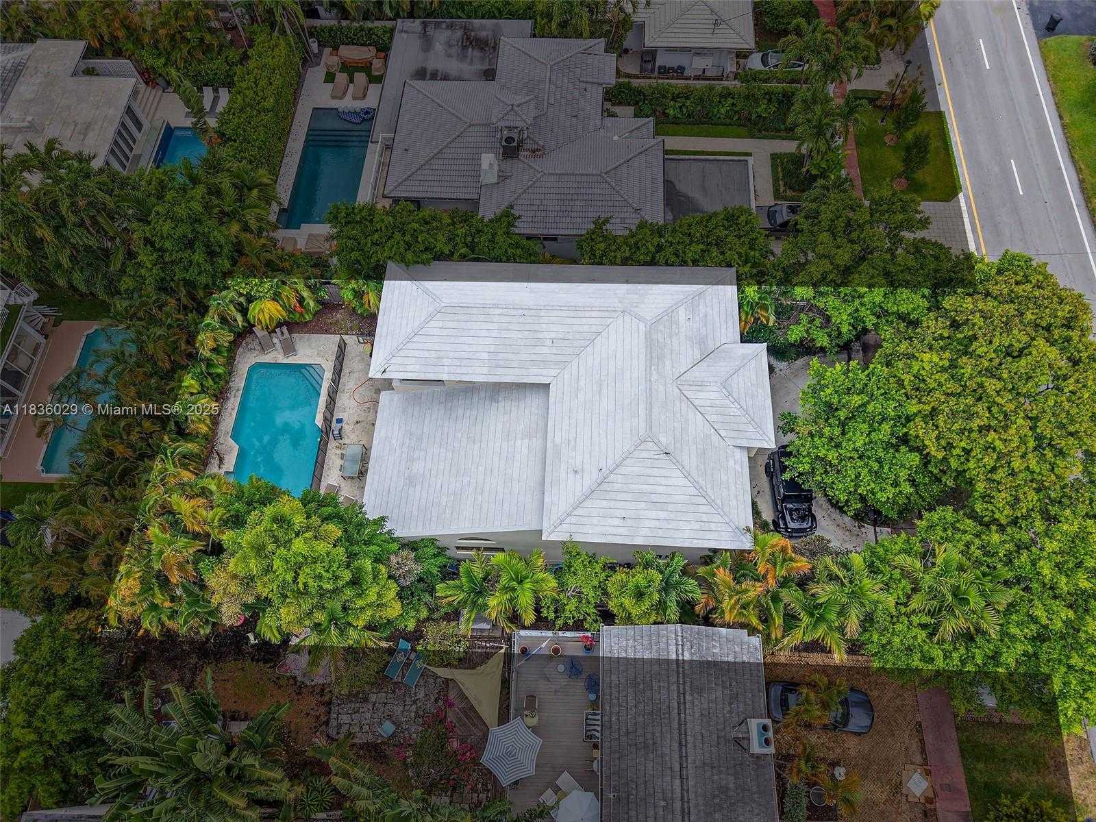 Small Image of 5555 LA GORCE DR, Miami Beach Number 35