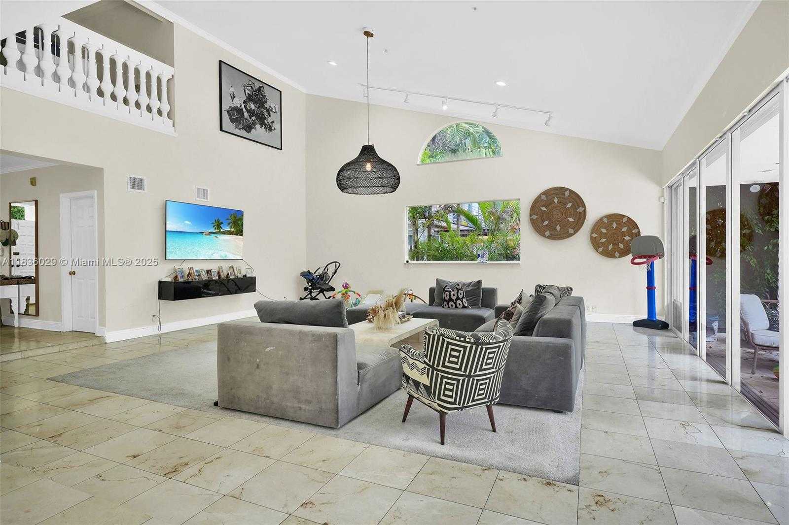 Small Image of 5555 LA GORCE DR, Miami Beach Number 5