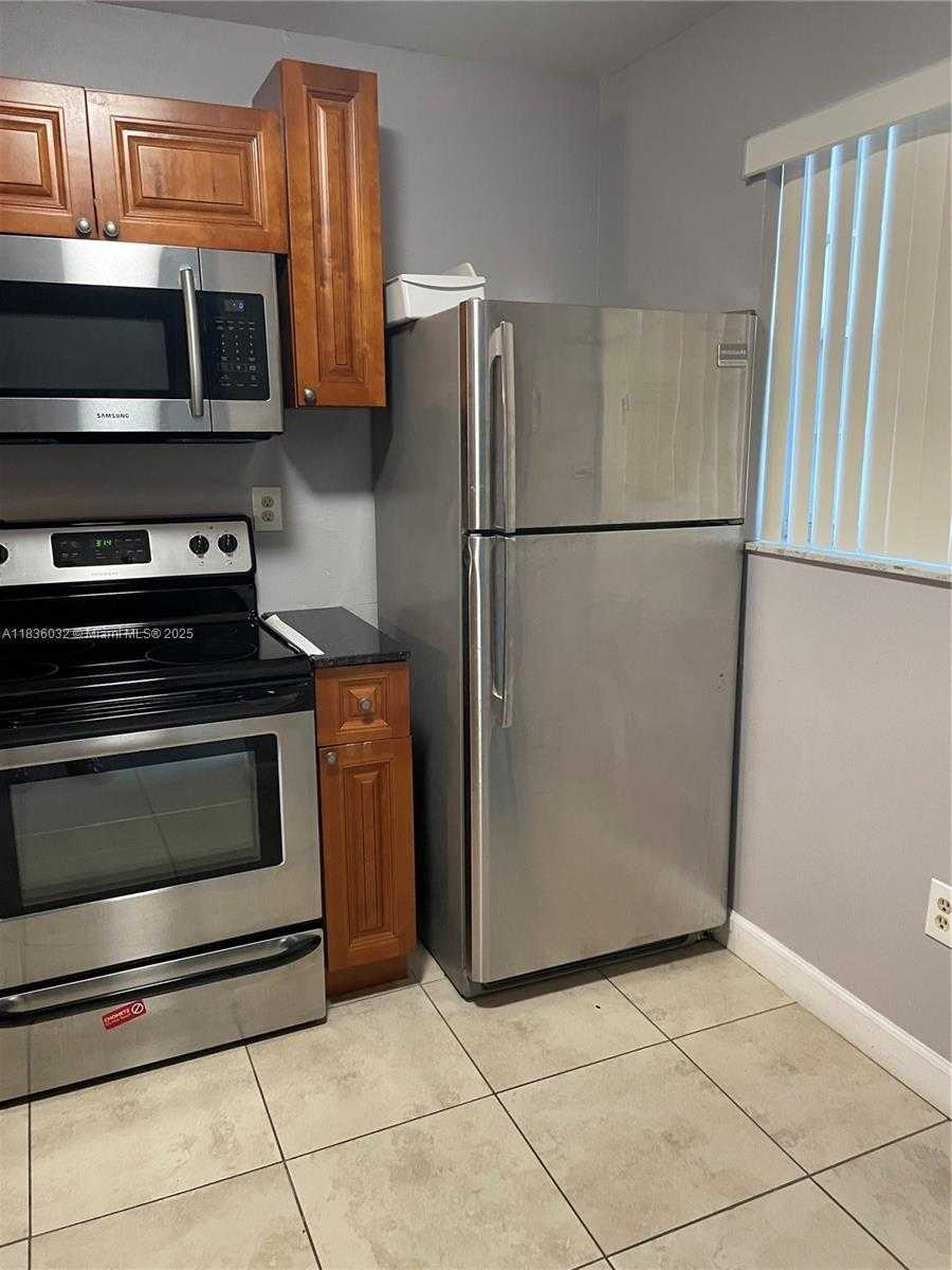 Small Image of 16750 NORTH EAST 10TH AVE #228, North Miami Beach Number 3