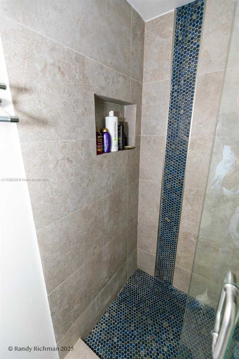 Small Image of 600 NORTH EAST 36TH ST #1820, Miami Number 17