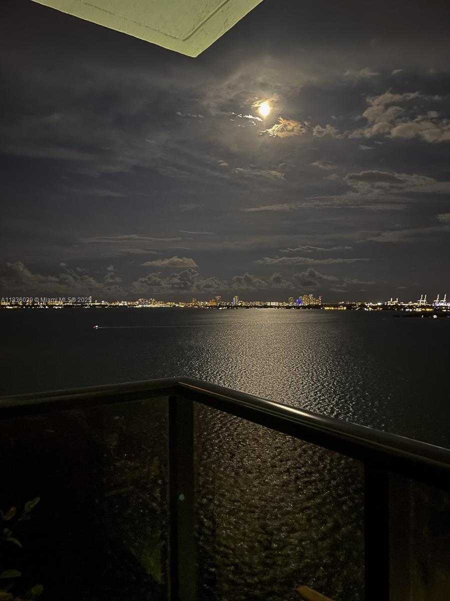Small Image of 600 NORTH EAST 36TH ST #1820, Miami Number 22