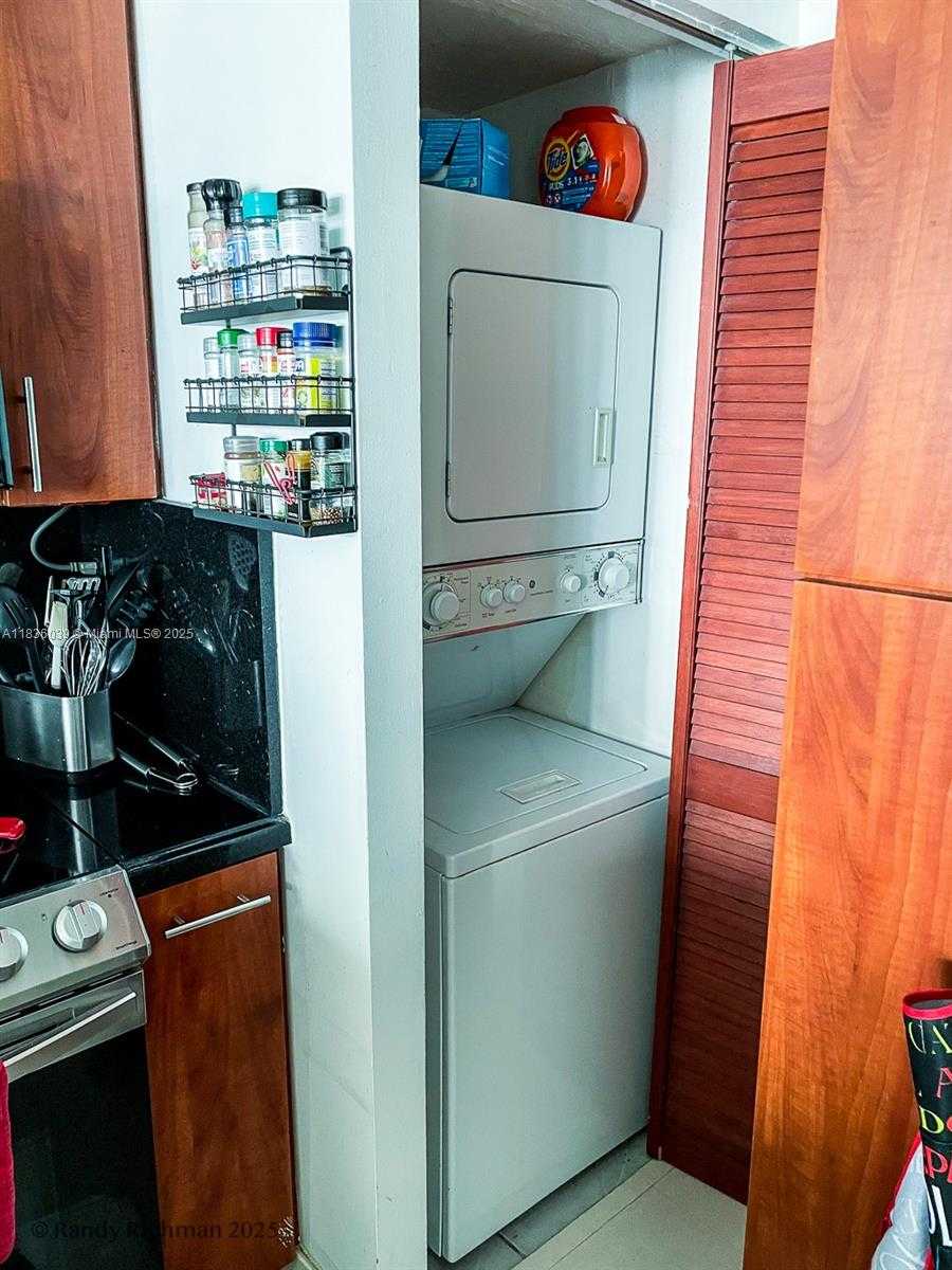 Small Image of 600 NORTH EAST 36TH ST #1820, Miami Number 23
