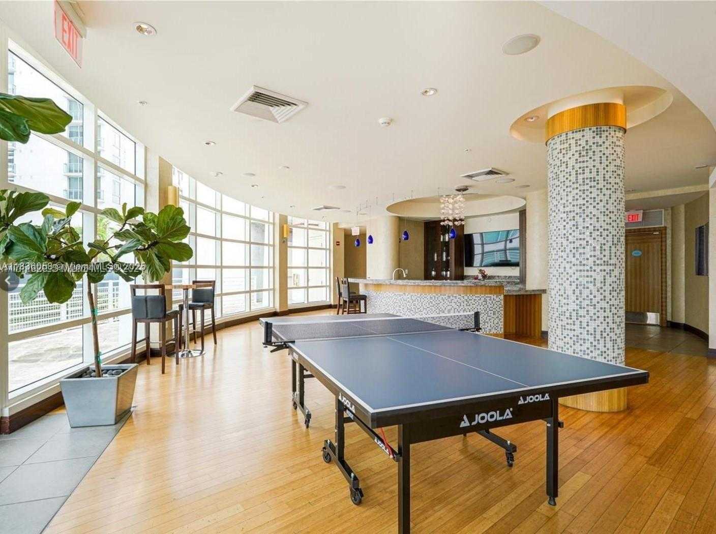 Small Image of 244 Biscayne Blvd, Miami, FL 33131, USA Number 15