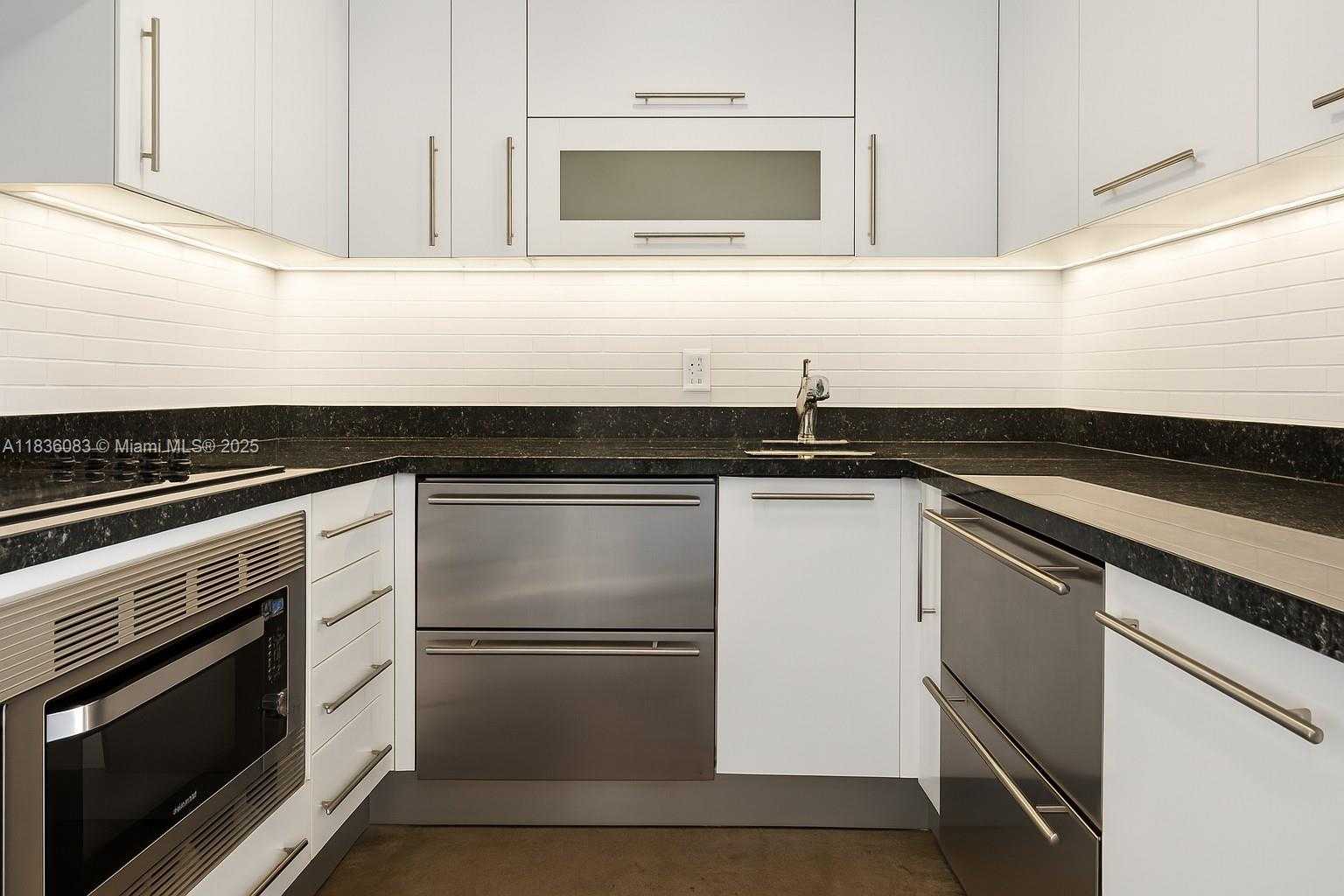 Small Image of 800 EAST WEST AVE #824, Miami Beach Number 2