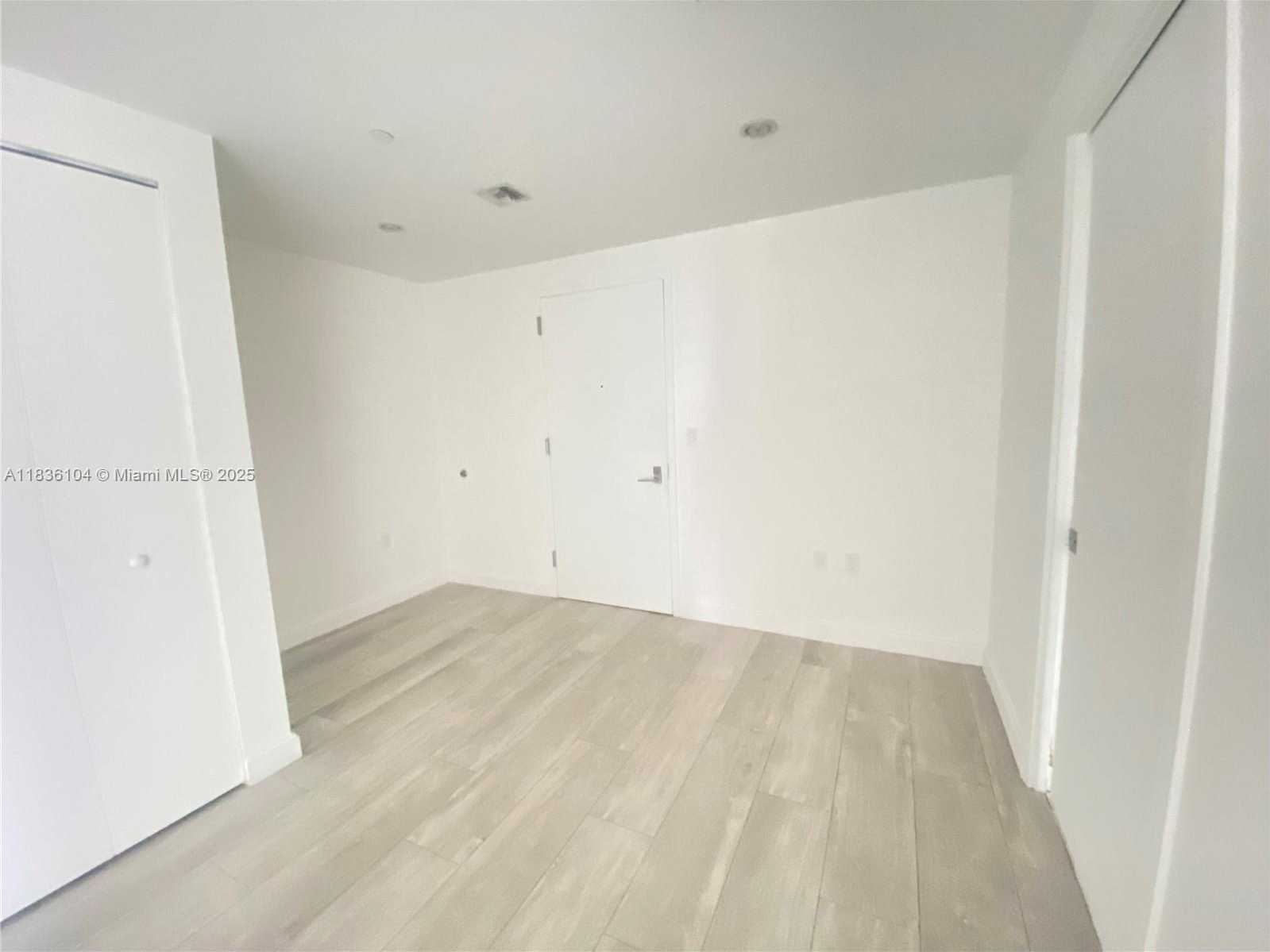 Small Image of Miami Number 17