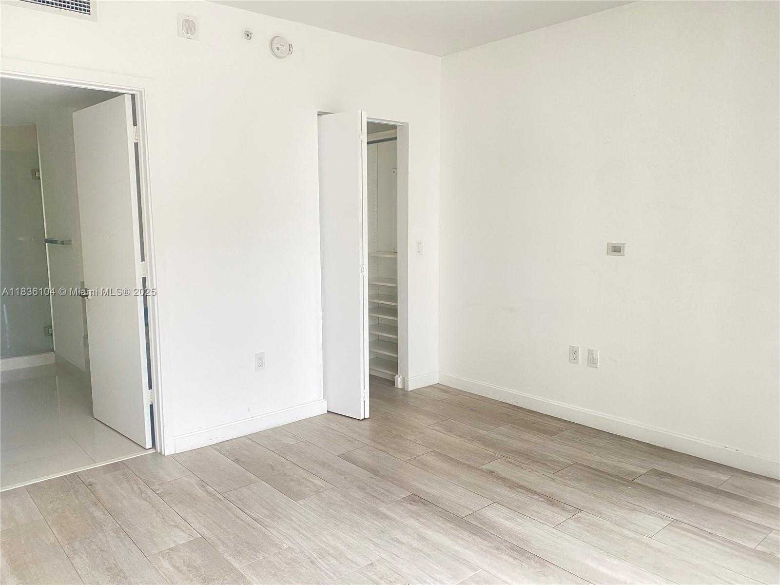 Small Image of Miami Number 18