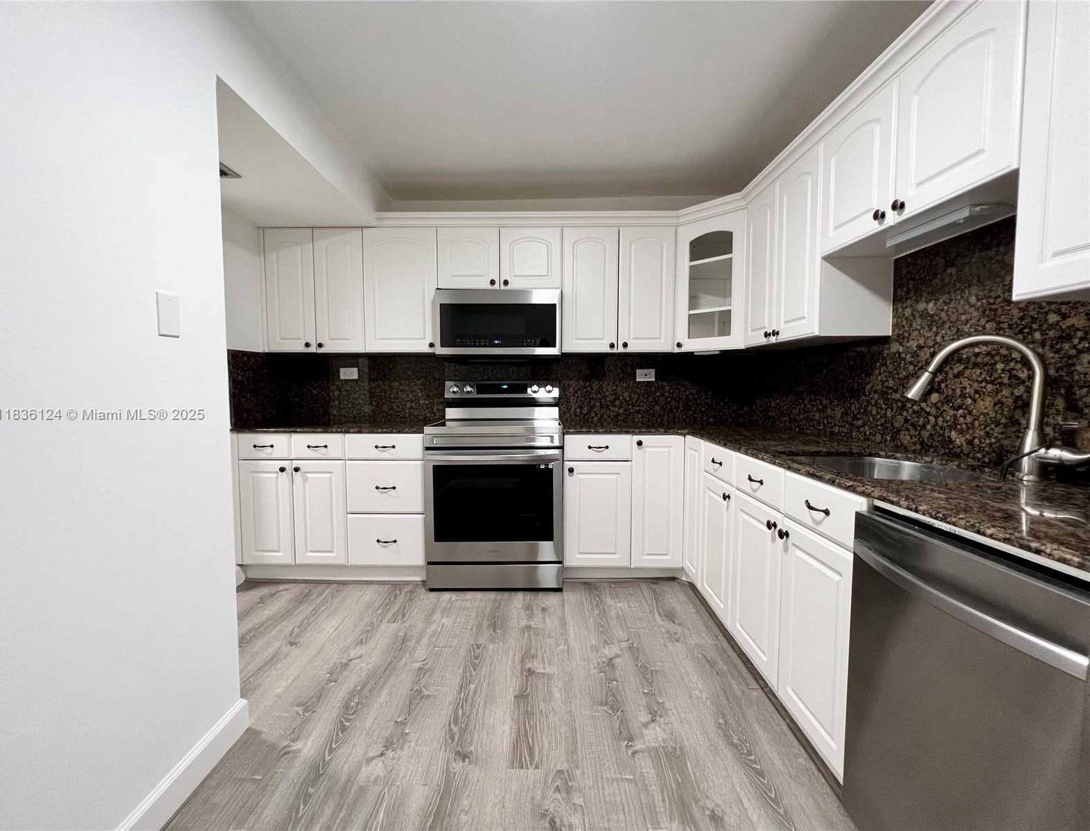 Small Image of 6039 COLLINS AVE #512, Miami Beach Number 10
