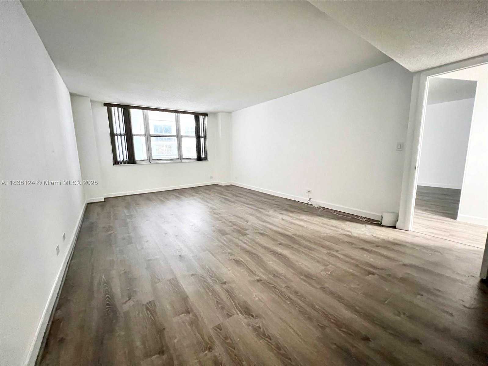 Small Image of 6039 COLLINS AVE #512, Miami Beach Number 17