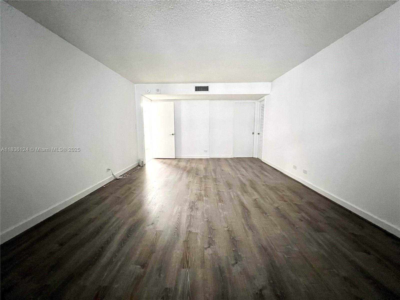 Small Image of 6039 COLLINS AVE #512, Miami Beach Number 18