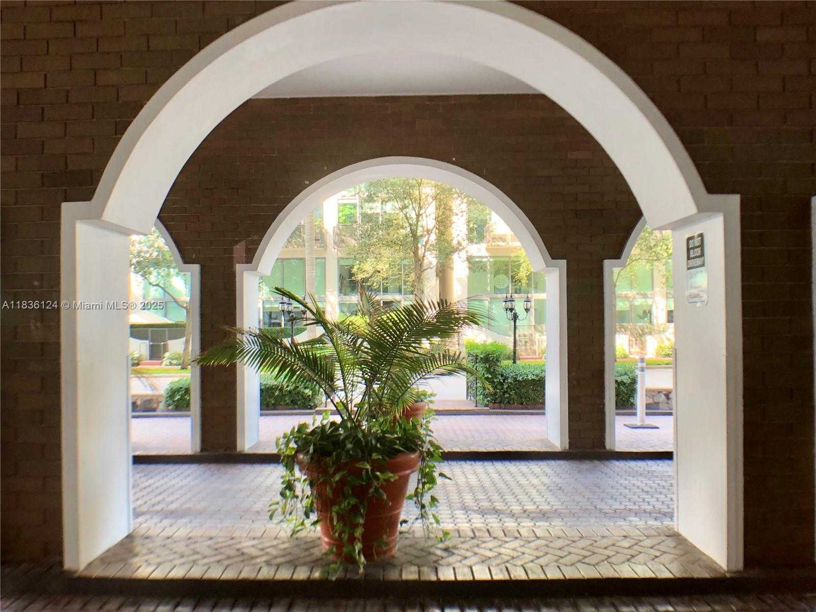 Small Image of 6039 COLLINS AVE #512, Miami Beach Number 22
