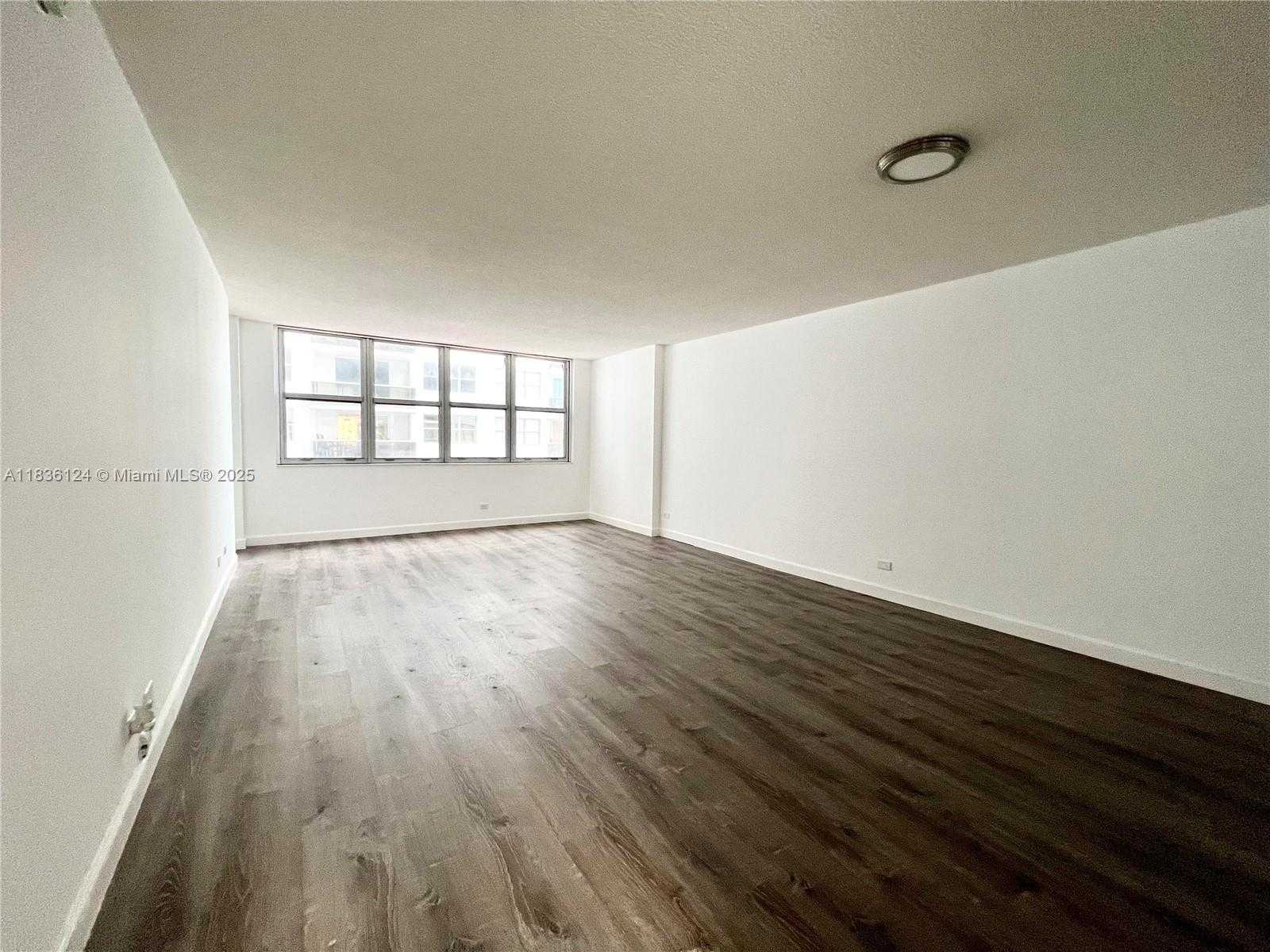 Small Image of 6039 COLLINS AVE #512, Miami Beach Number 4