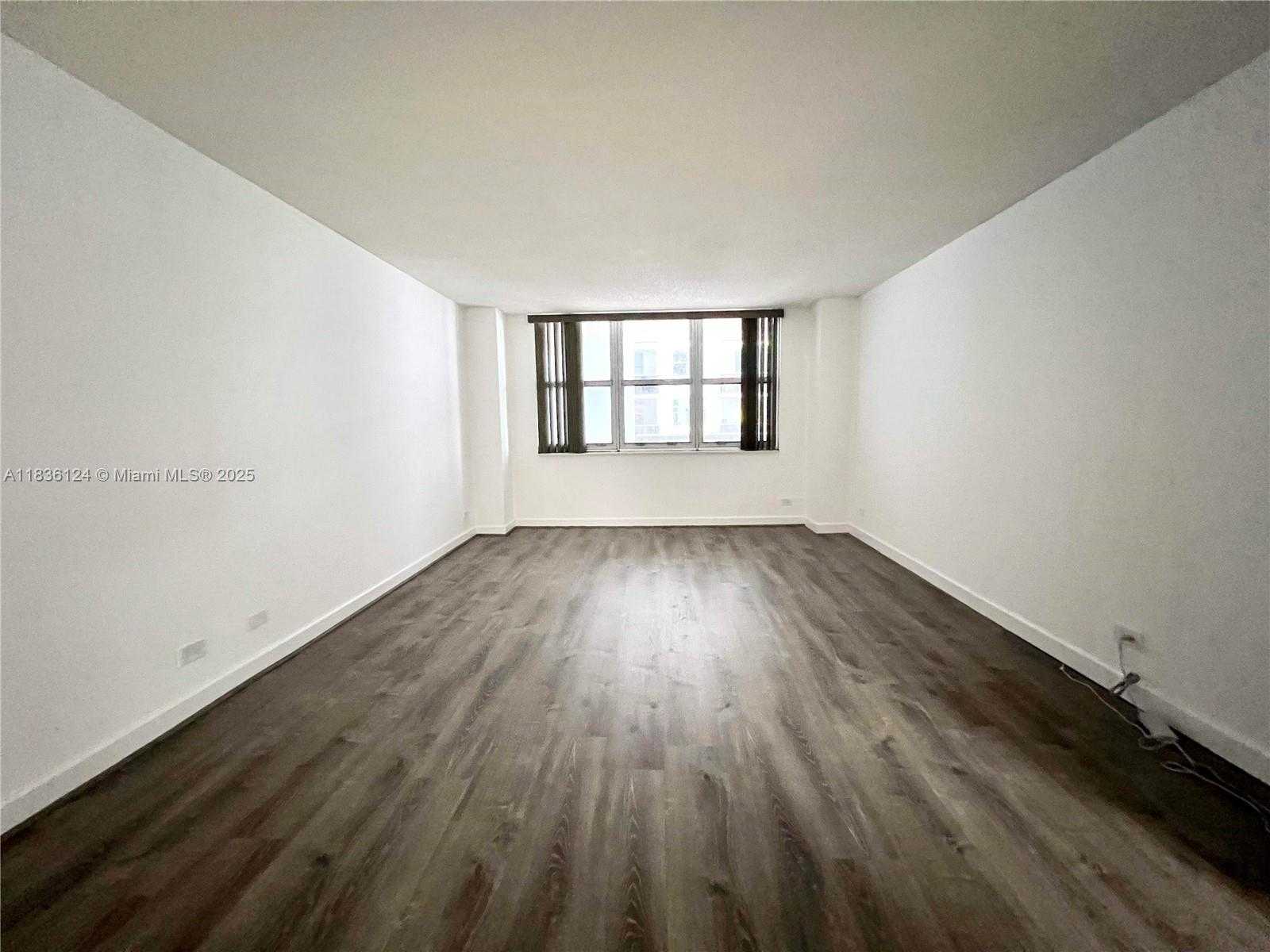 Small Image of 6039 COLLINS AVE #512, Miami Beach Number 6