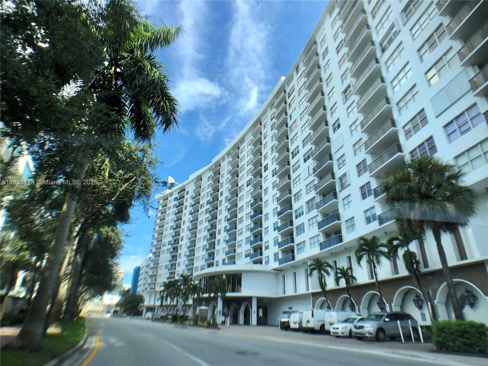 Small Image of 6039 COLLINS AVE #512, Miami Beach Number 8