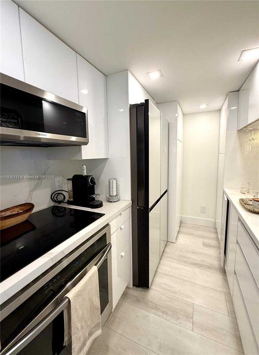 Small Image of 770 CLAUGHTON ISLAND DR #1503, Miami Number 10