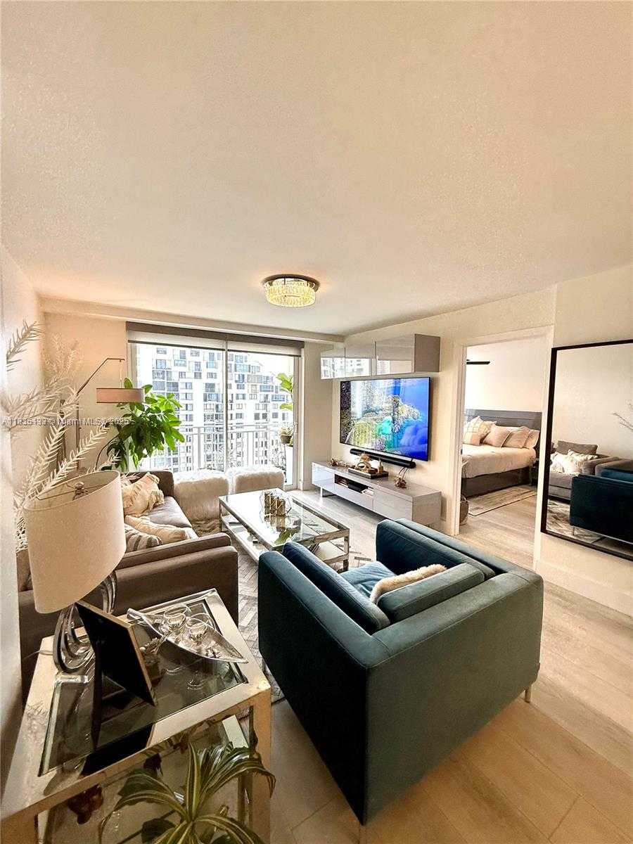 Small Image of 770 CLAUGHTON ISLAND DR #1503, Miami Number 12