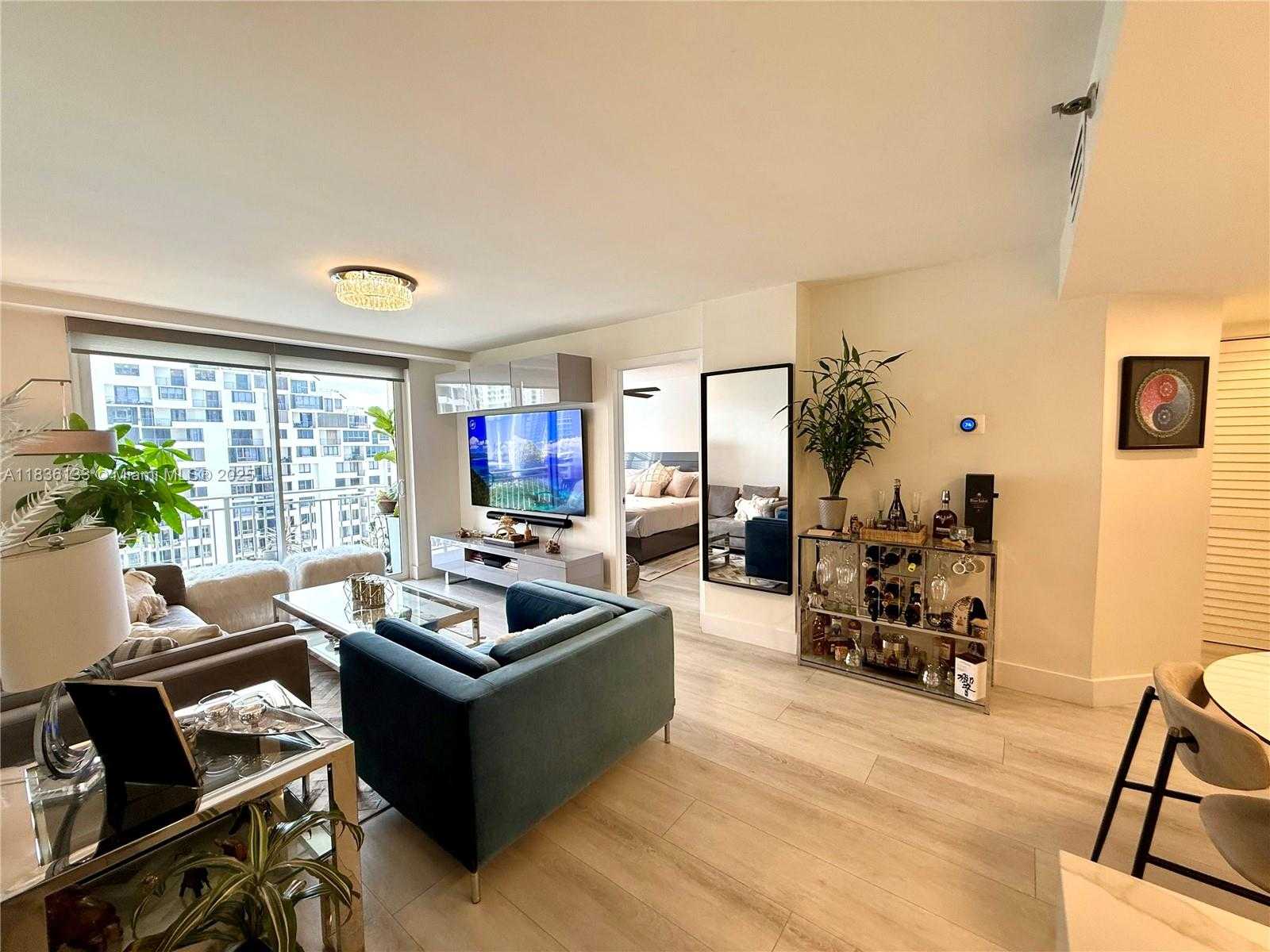 Small Image of 770 CLAUGHTON ISLAND DR #1503, Miami Number 14