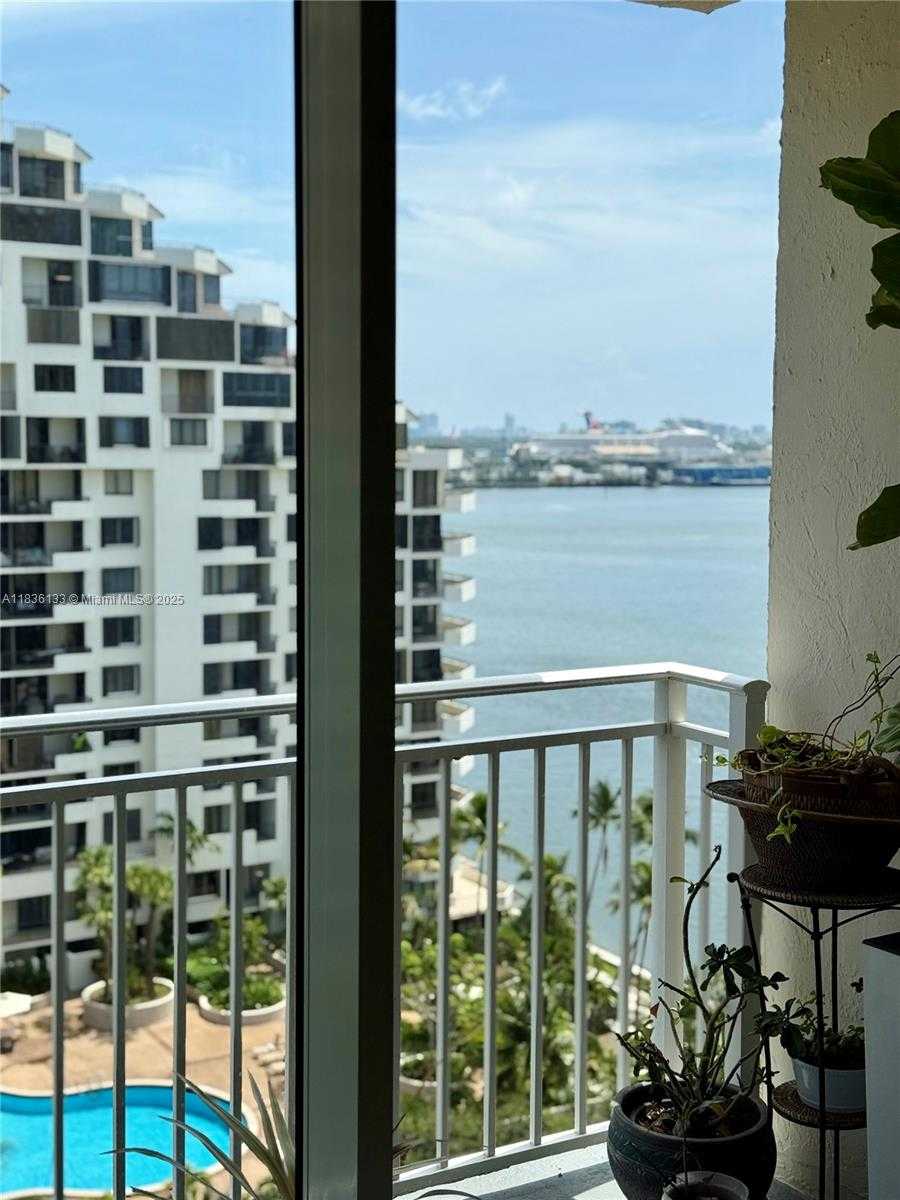 Small Image of 770 CLAUGHTON ISLAND DR #1503, Miami Number 17