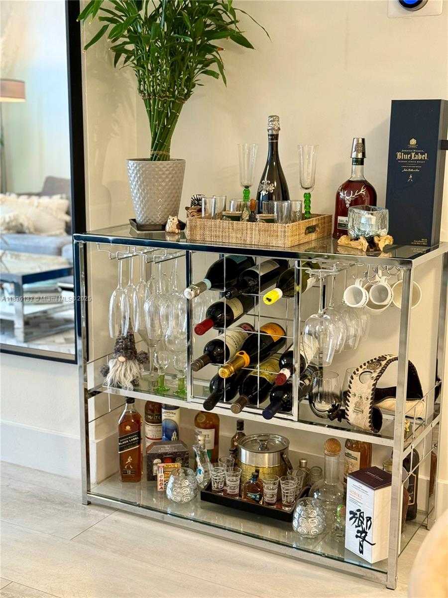 Small Image of 770 CLAUGHTON ISLAND DR #1503, Miami Number 23