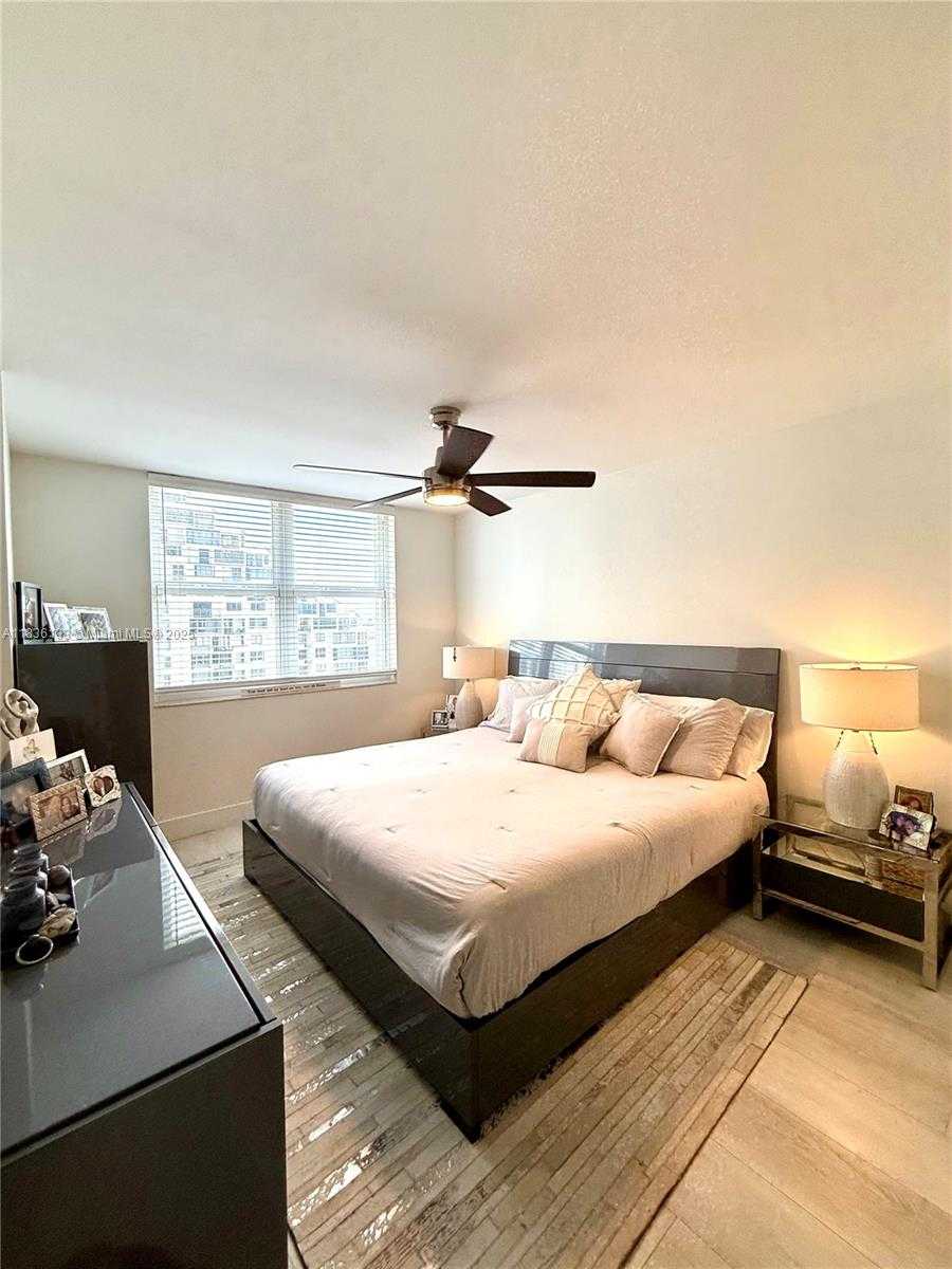 Small Image of 770 CLAUGHTON ISLAND DR #1503, Miami Number 28