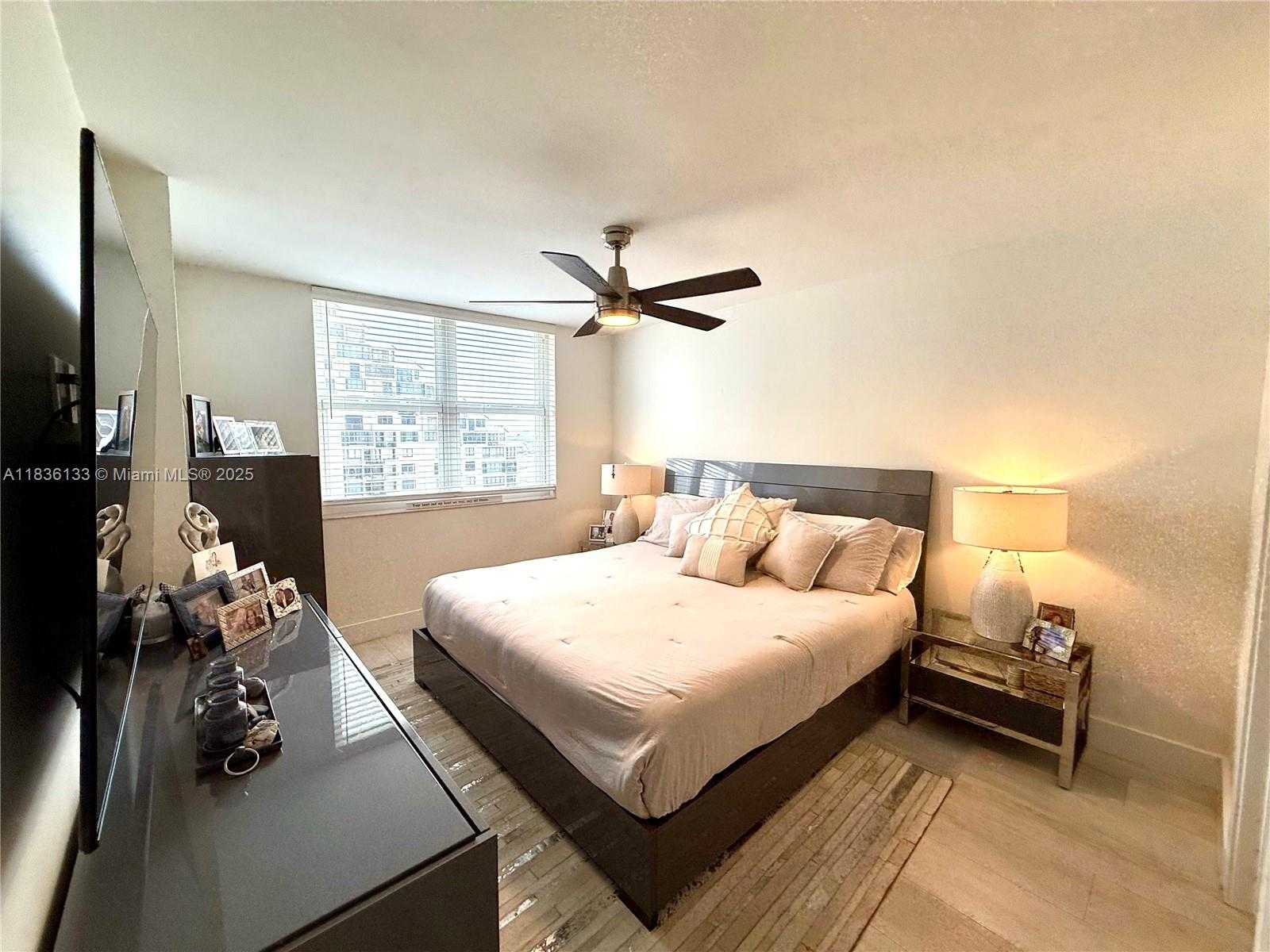 Small Image of 770 CLAUGHTON ISLAND DR #1503, Miami Number 29