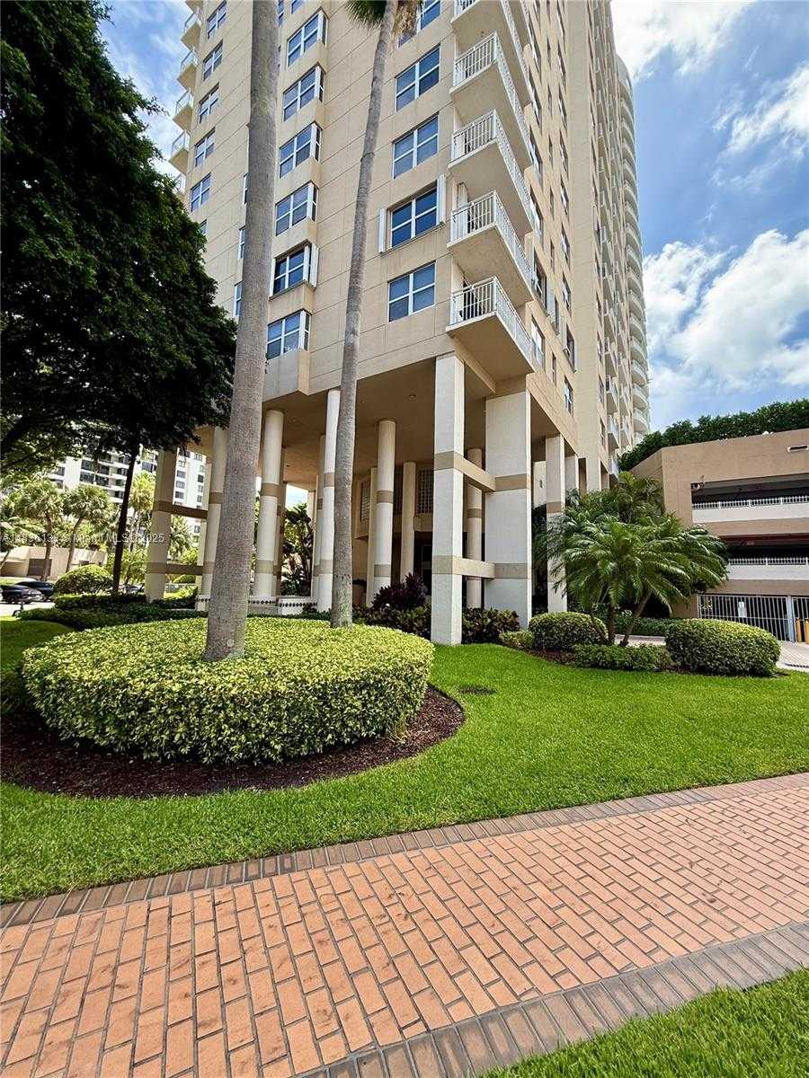 Small Image of 770 CLAUGHTON ISLAND DR #1503, Miami Number 3