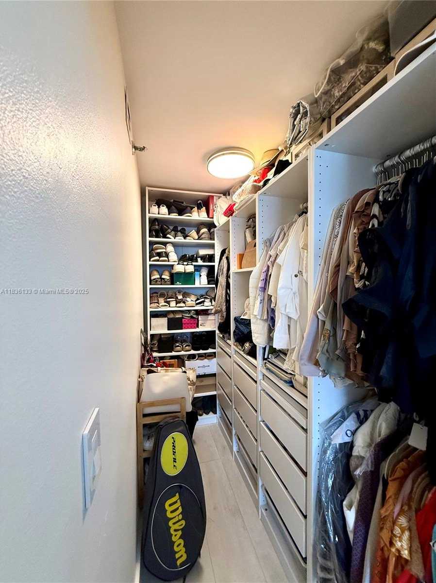 Small Image of 770 CLAUGHTON ISLAND DR #1503, Miami Number 30