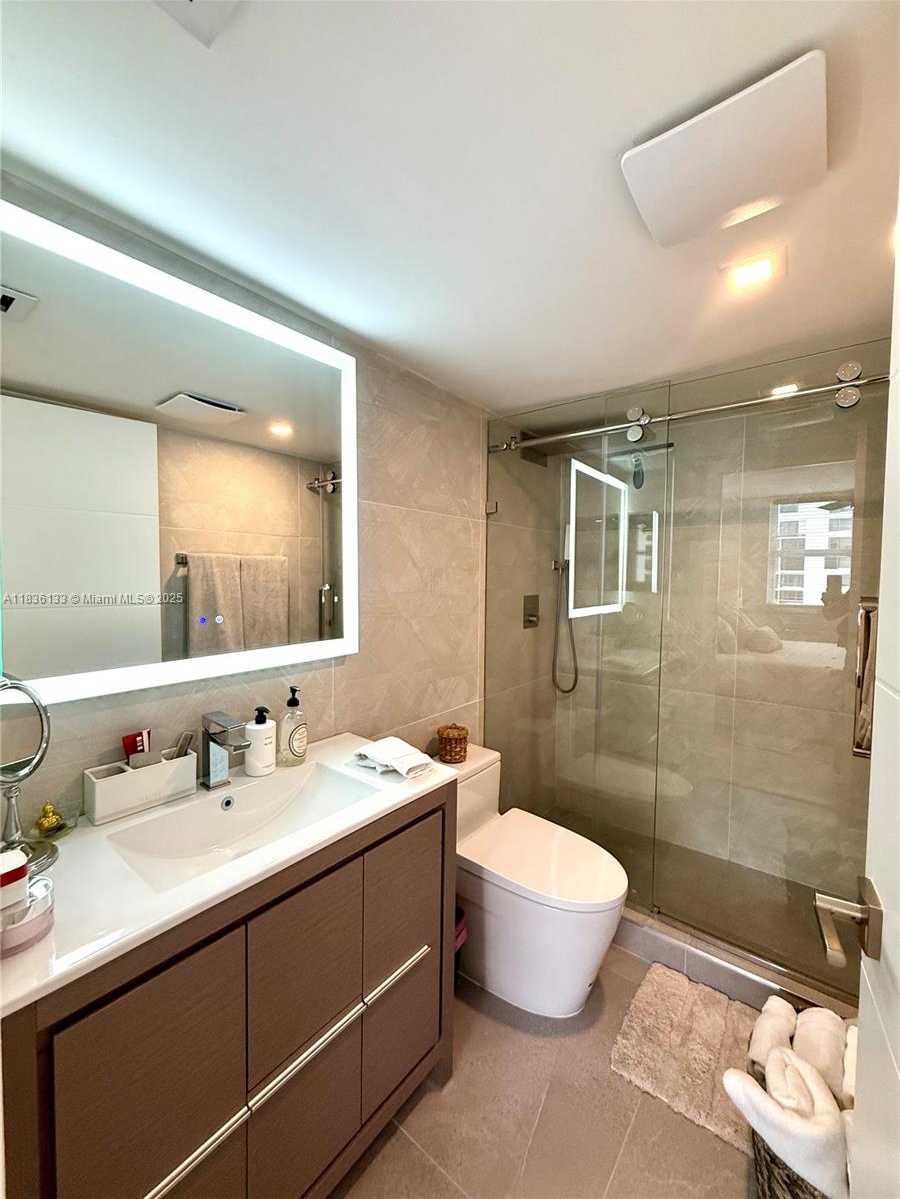Small Image of 770 CLAUGHTON ISLAND DR #1503, Miami Number 31