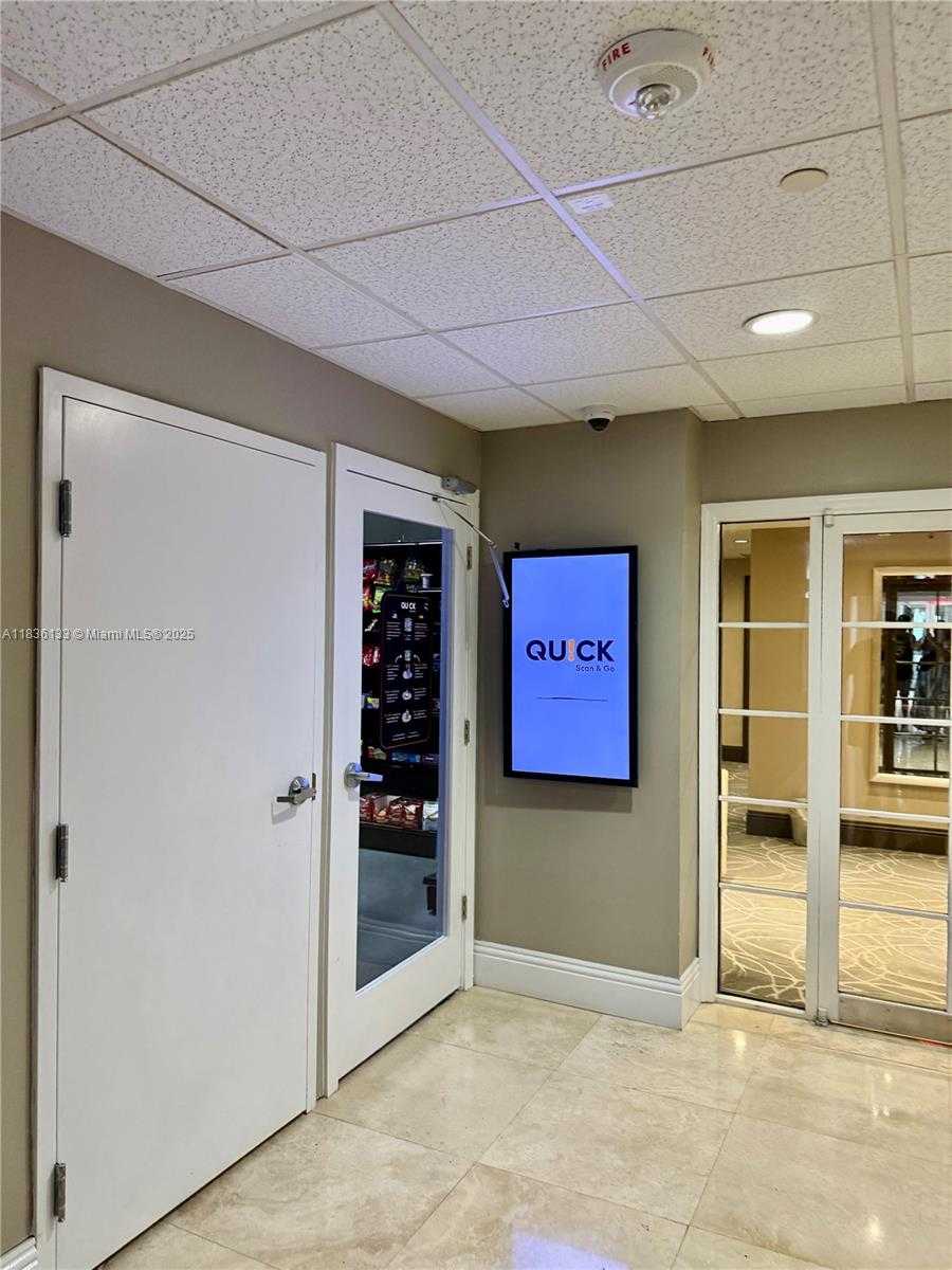 Small Image of 770 CLAUGHTON ISLAND DR #1503, Miami Number 38