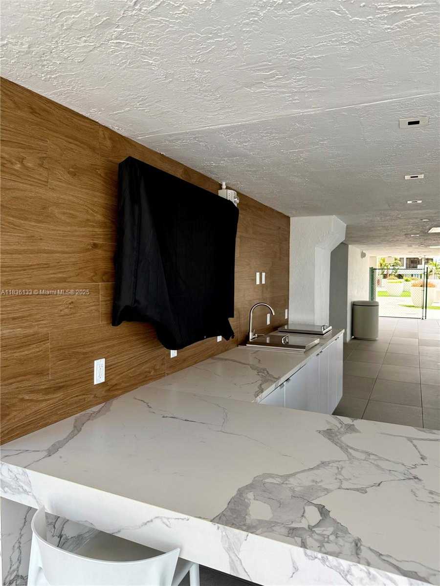 Small Image of 770 CLAUGHTON ISLAND DR #1503, Miami Number 46