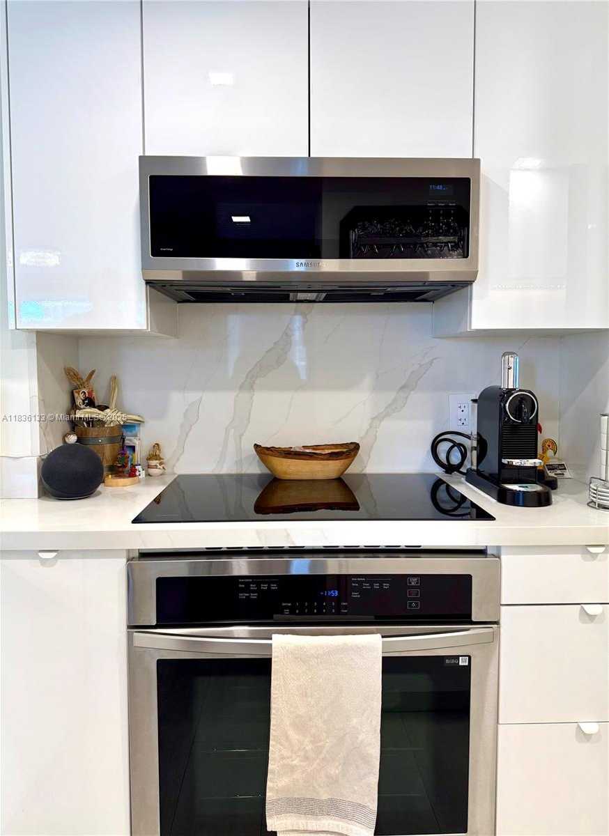 Small Image of 770 CLAUGHTON ISLAND DR #1503, Miami Number 9