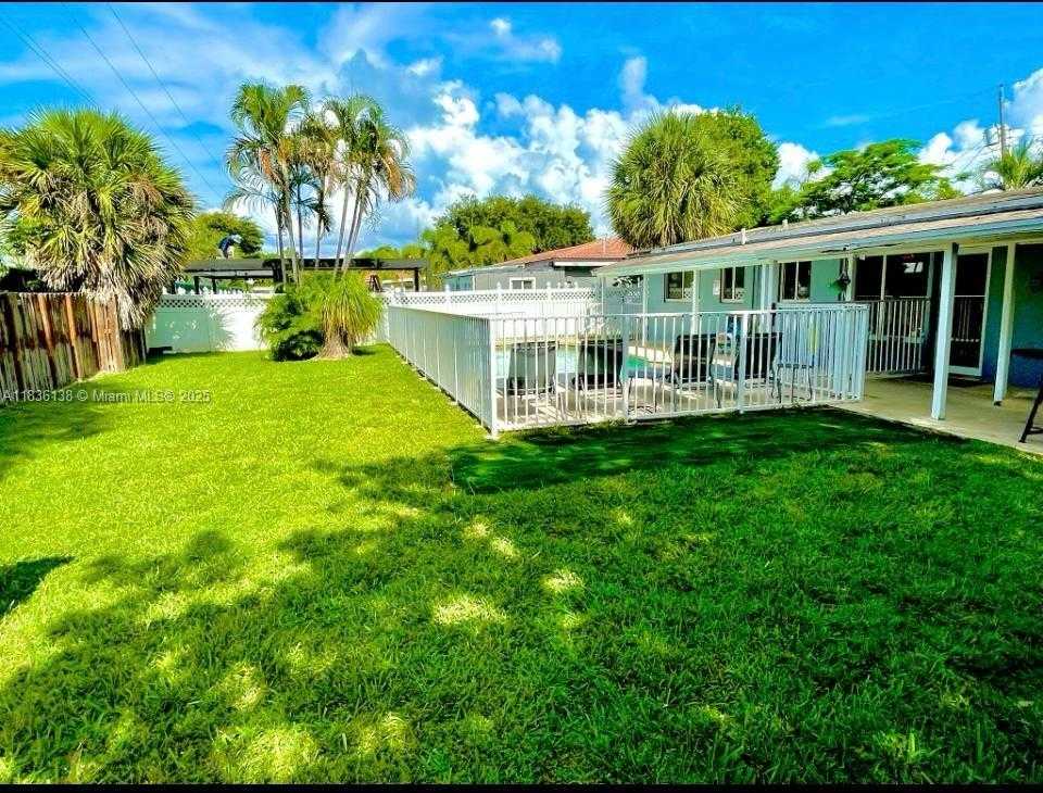 Small Image of 2233 SOUTH EAST 13TH ST #2233, Pompano Beach Number 2
