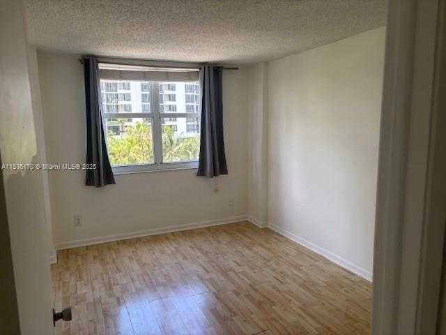 Small Image of 770 CLAUGHTON ISLAND DR #601, Miami Number 10