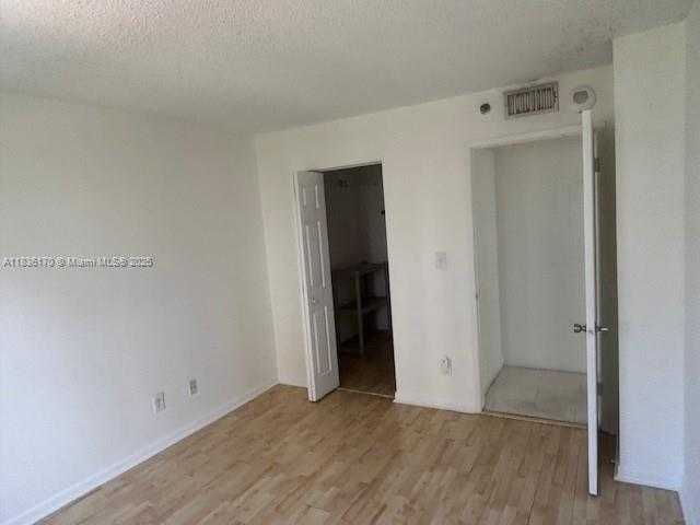 Small Image of 770 CLAUGHTON ISLAND DR #601, Miami Number 14