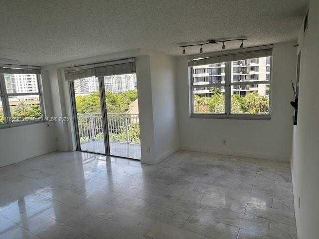 Small Image of 770 CLAUGHTON ISLAND DR #601, Miami Number 2