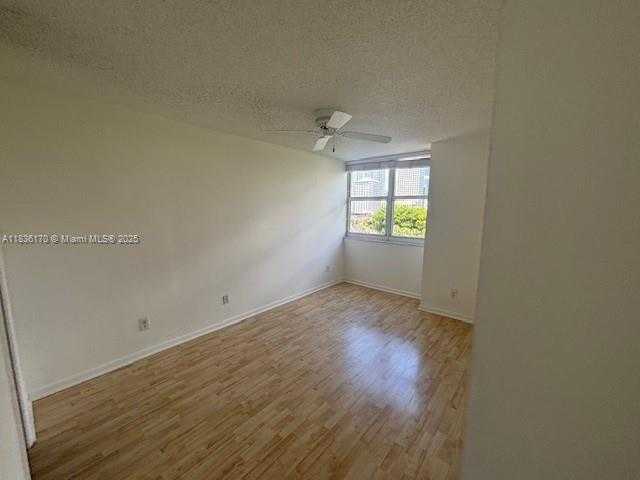 Small Image of 770 CLAUGHTON ISLAND DR #601, Miami Number 20