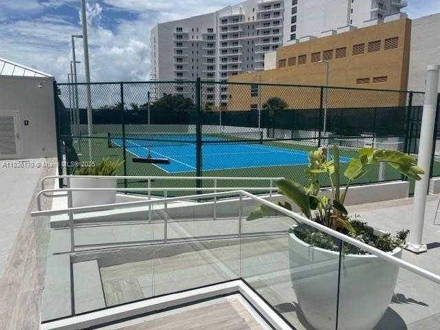 Small Image of 770 CLAUGHTON ISLAND DR #601, Miami Number 24