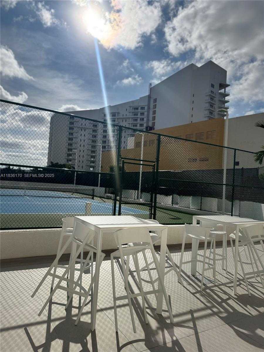 Small Image of 770 CLAUGHTON ISLAND DR #601, Miami Number 32