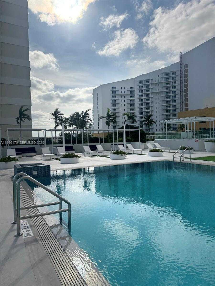 Small Image of 770 CLAUGHTON ISLAND DR #601, Miami Number 40