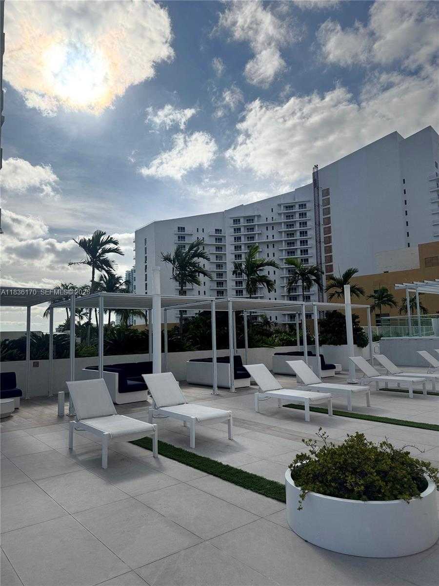 Small Image of 770 CLAUGHTON ISLAND DR #601, Miami Number 42