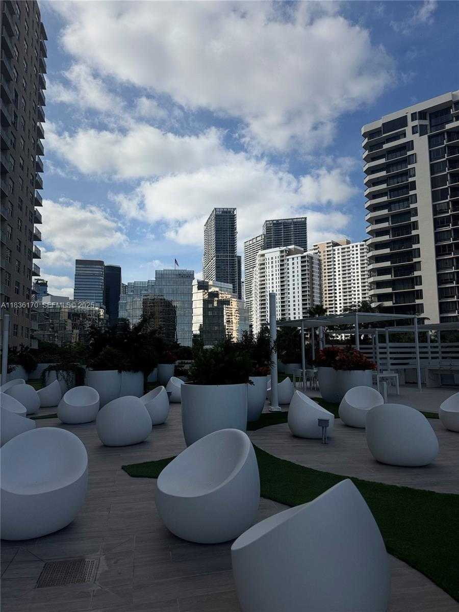 Small Image of 770 CLAUGHTON ISLAND DR #601, Miami Number 45