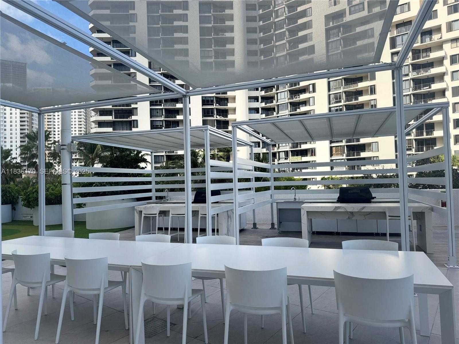 Small Image of 770 CLAUGHTON ISLAND DR #601, Miami Number 47